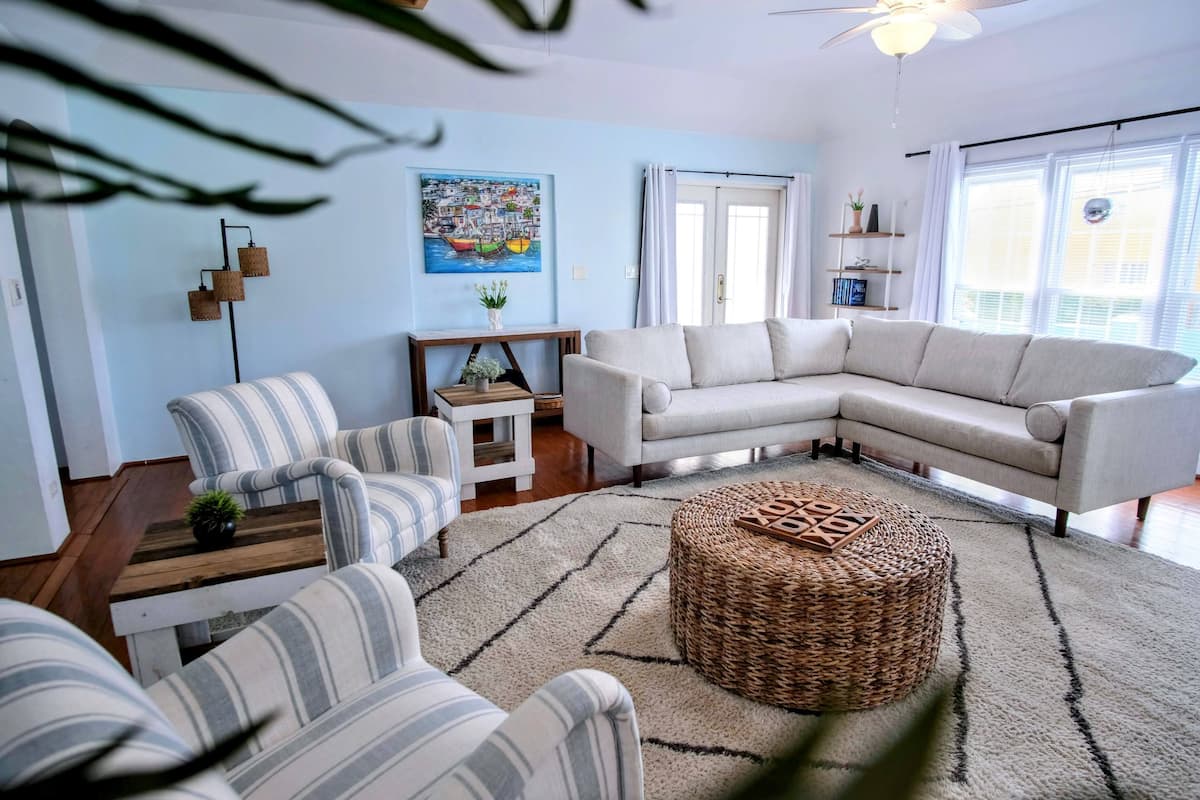 Seven Arches — open-plan living with Bermudian art